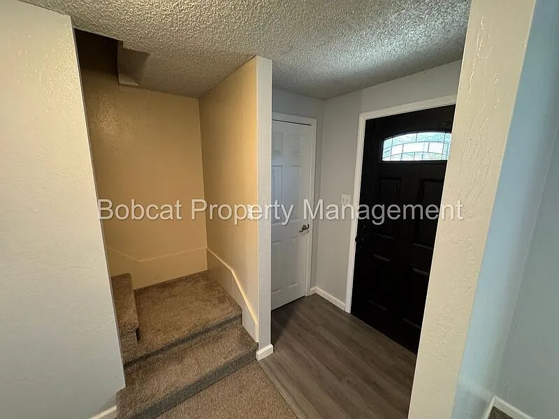 3 bed, 2.0 bath, 1800 sqft, $2,578 — Photo 2