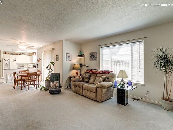 3rd image of 1318 E Foothills Dr