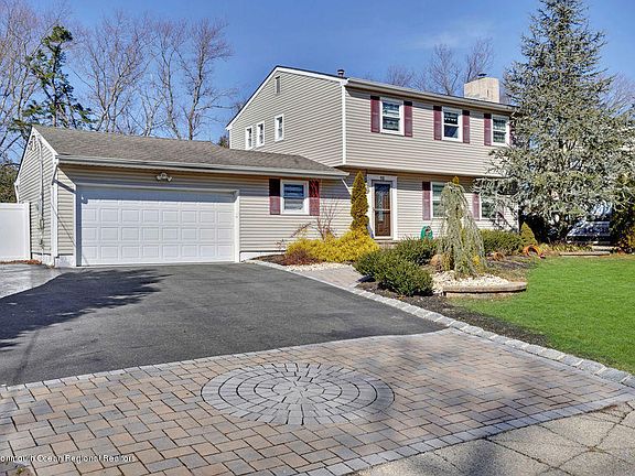 2nd image of 13 Cedar Hill Ln