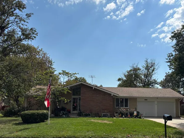 3870 N Friar Ln, Wichita, KS 67204