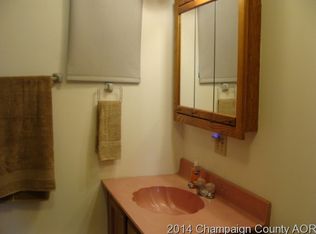 604 Oak Dr, Mahomet, IL