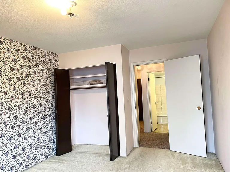 6380 Buswell St — Photo 11