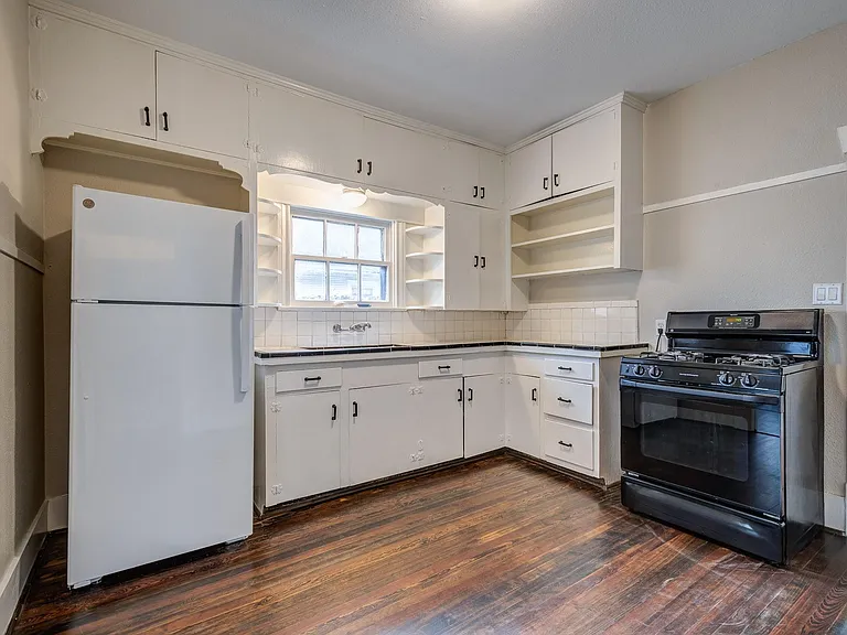 115 Goldenrod St #A — Photo 5