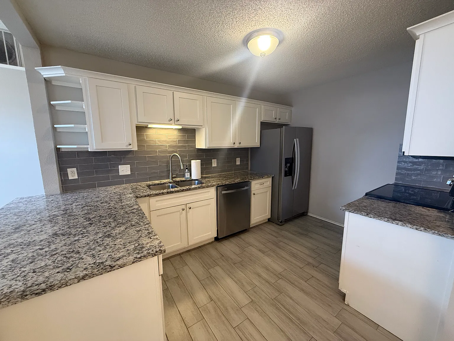 3 bed, 1142 sqft, $1,900 — Photo 4