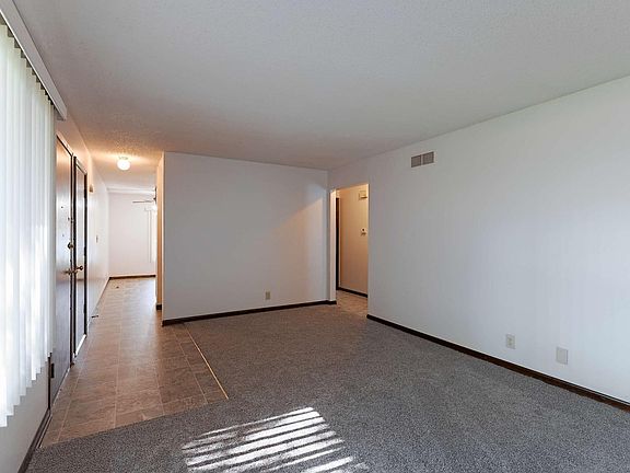 4th image of 5507 S 42nd Street Ct