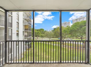 3401 N Country Club Dr APT 307, Aventura, FL 33180