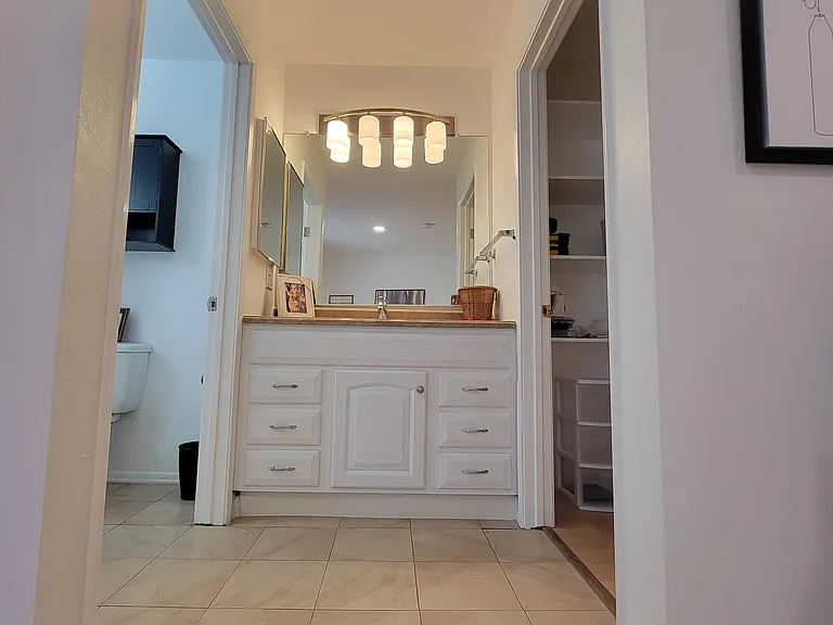 1230 N June St #214 — Photo 9