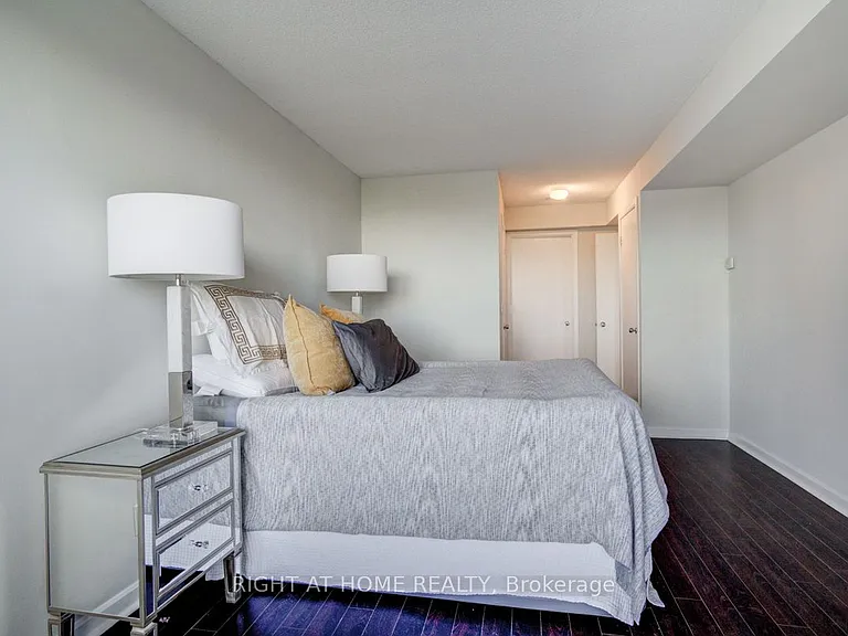 8 Park Rd #2206 — Photo 22