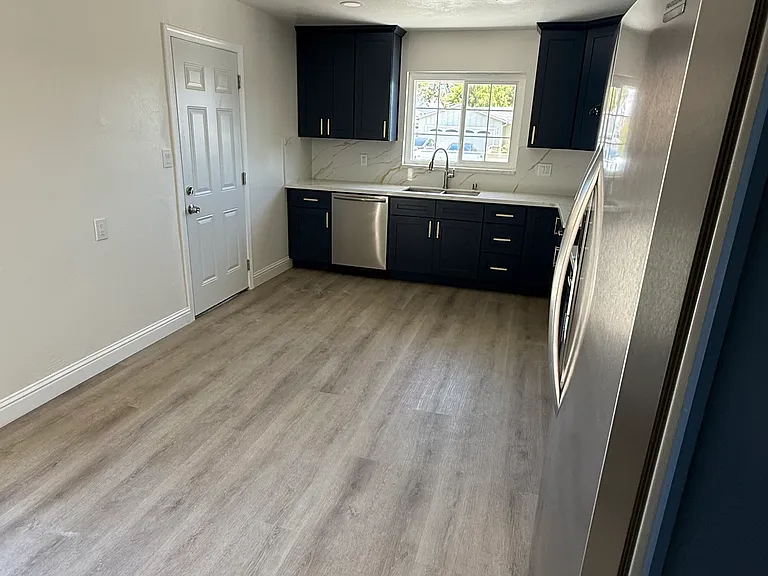 4765 Serra Ave — Photo 14