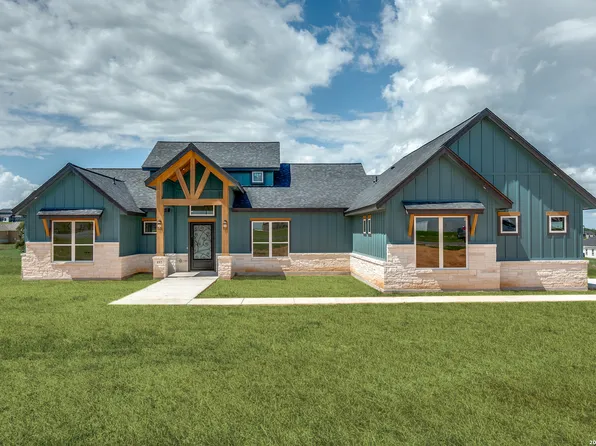 157 Estates Dr, La Vernia, TX 78121