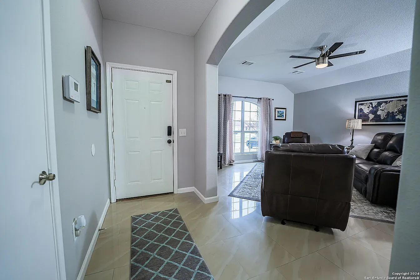 3 bed, 1795 sqft, $1,800 — Photo 4
