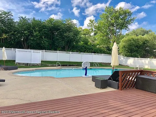 16 Bridle Dr — Photo 11