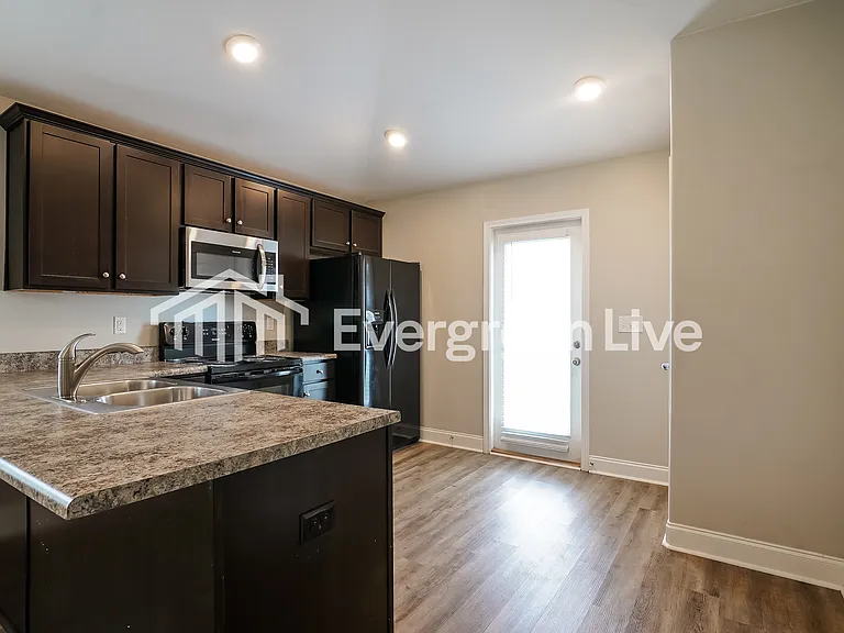 3008 Village Ridge Dr — Photo 7
