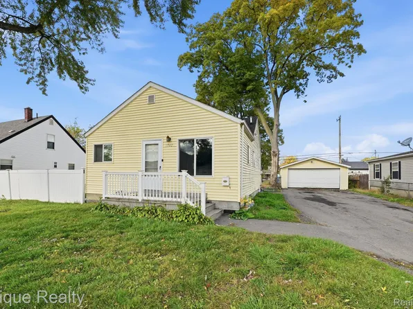 17621 Hanna St, Melvindale, MI 48122