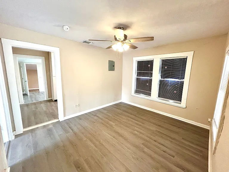 729 Burmeister St — Photo 3