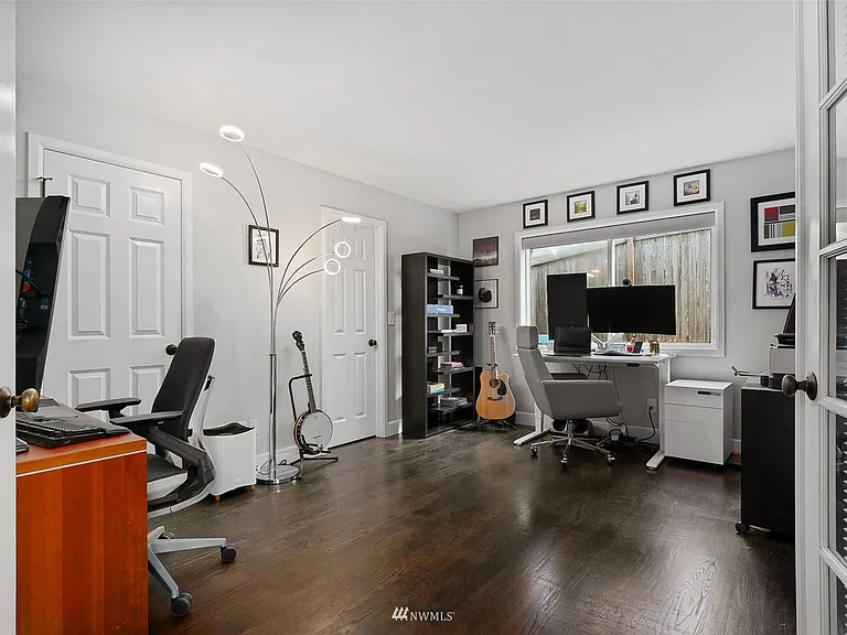 925 271st Ave SE — Photo 23