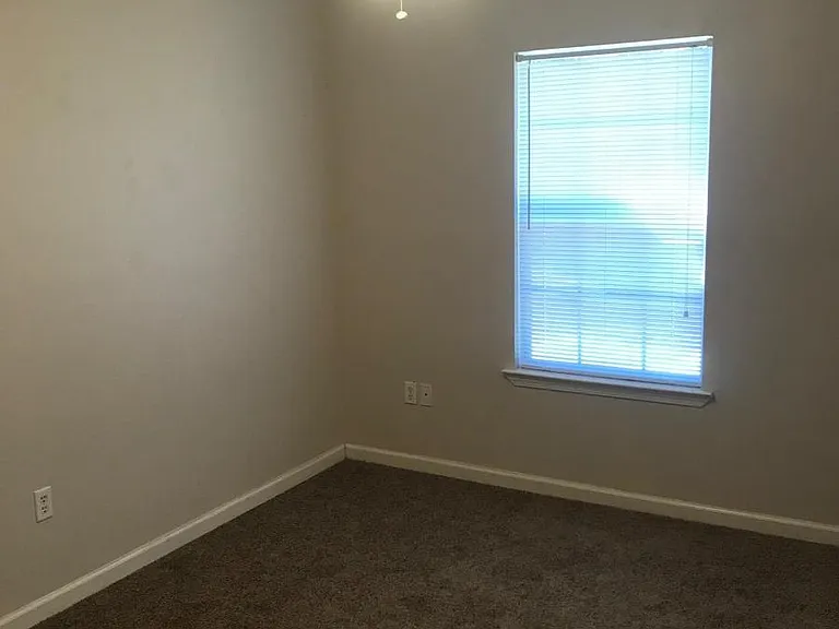 732 Victory St — Photo 10