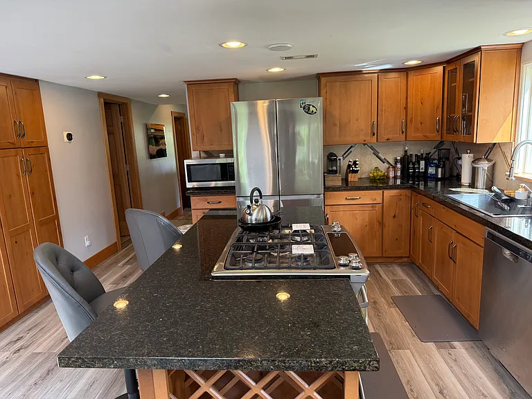 1652 Galbraith Ln — Photo 9
