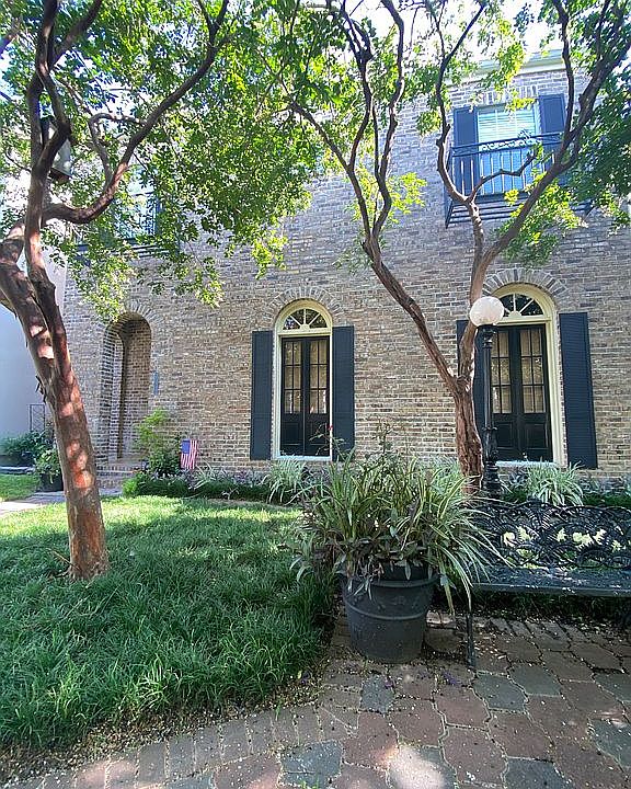 1st image of 130 W Esplanade Ave