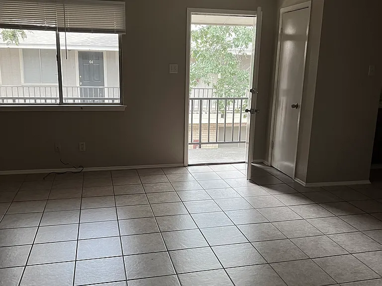 Ricks Apartments — Photo 6
