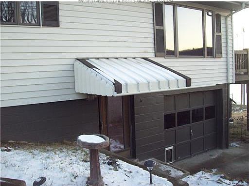 5th image of 404 Kanawha Ave E