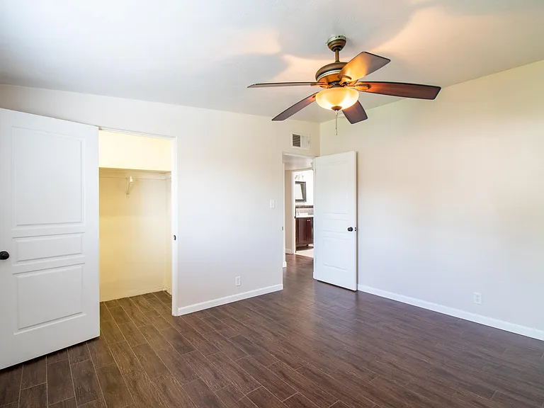 4633 E Devonshire Ave — Photo 30