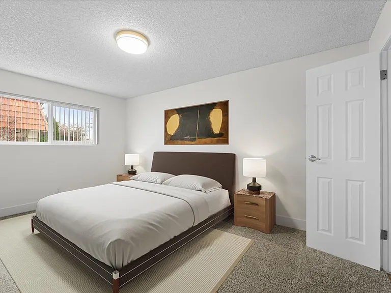Sherwood Forest Apartments — Photo 38