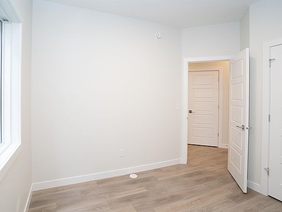 4th image of 3216 Dixon Way SW