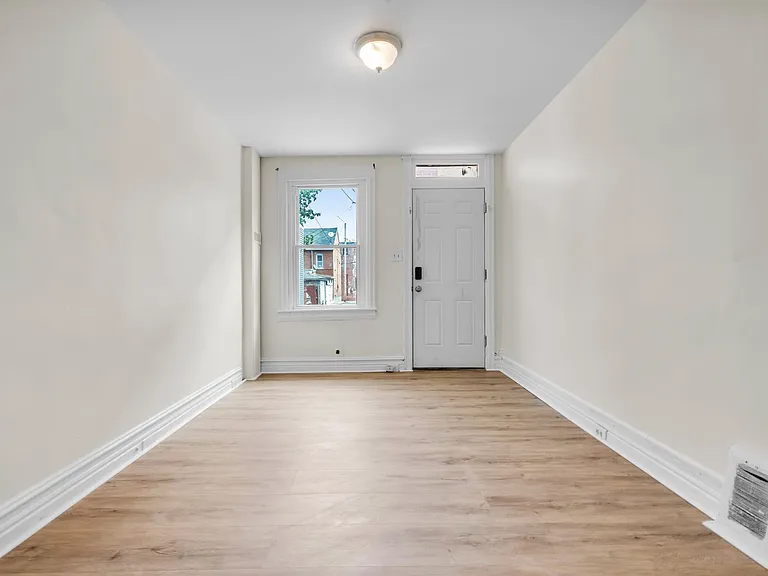 212 Peach St — Photo 3
