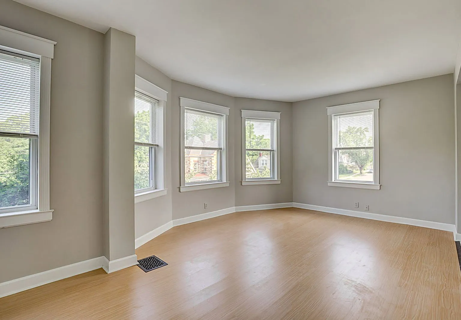 2 bed, 1.0 bath, $1,290 — Photo 3