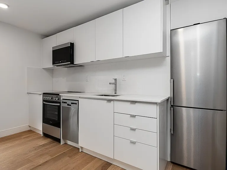 28 Maynard Ave #50109A-105 — Photo 4
