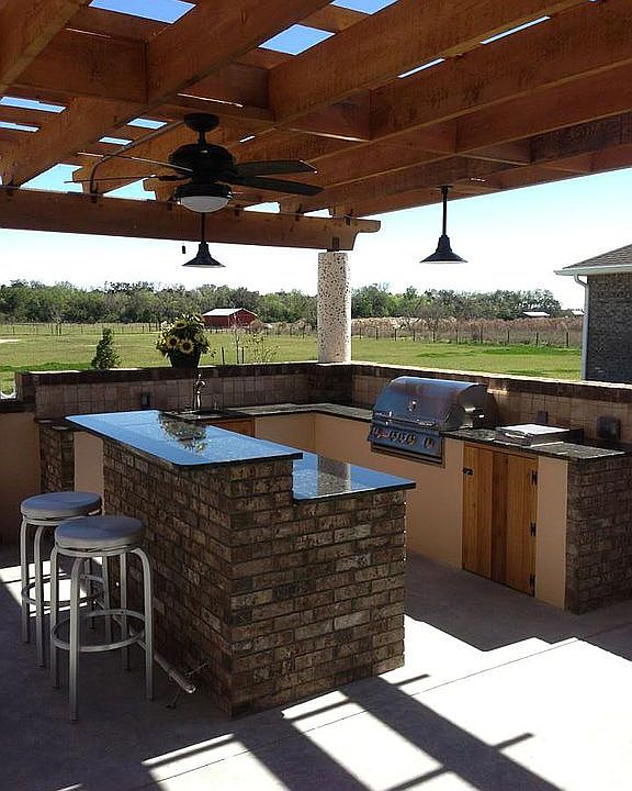 Outdoor kitchen 