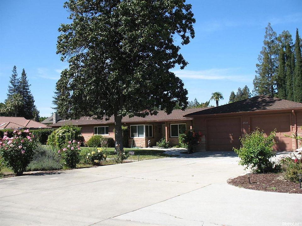 Wonderful estate home on an acre near Lakewood School! Approximately 3689 square feet, the home features an updated kitchen, roof, flooring, doors, and interior paint plus a huge extra garage/workshop building. Possible lot split allows for a second home 