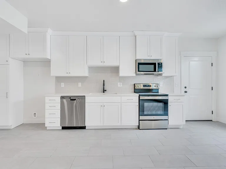 672 W Herald Dr — Photo 30