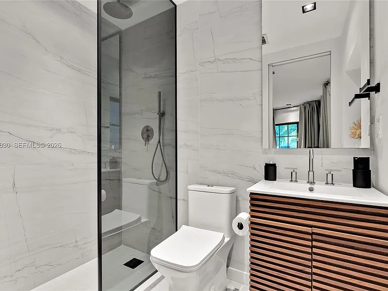 2500 Bayview Dr — Photo 50