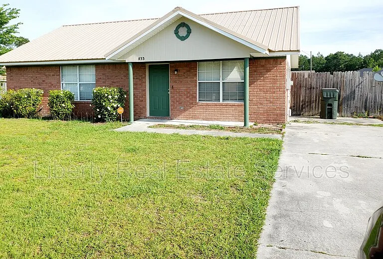 833 Ann Dr — Photo 1