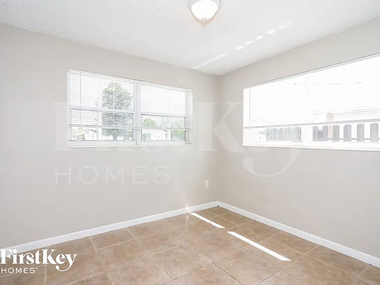 1291 NW 60th Ave — Photo 12