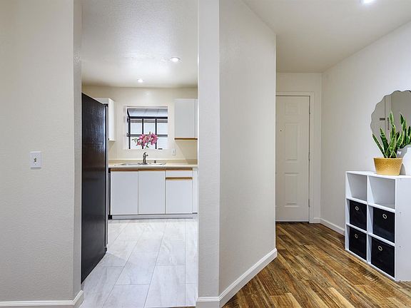 2nd image of 439 Mission Boulevard