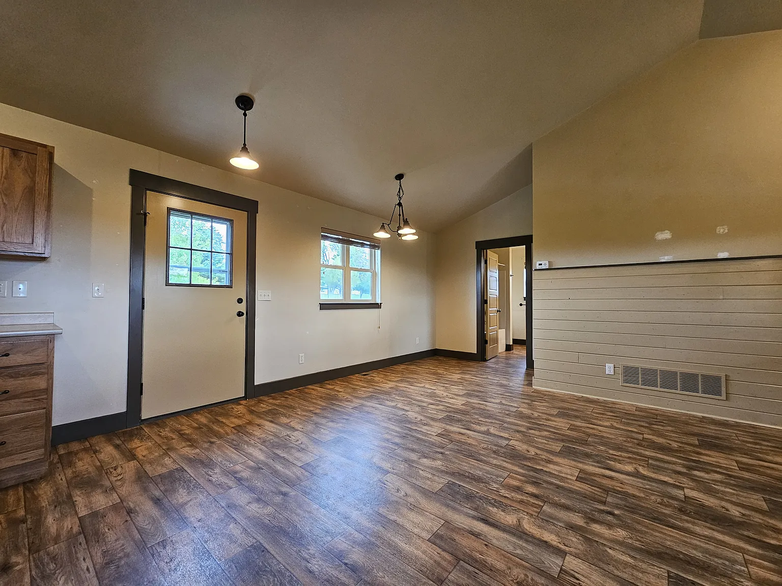2 bed, 1200 sqft, $1,950 — Photo 2