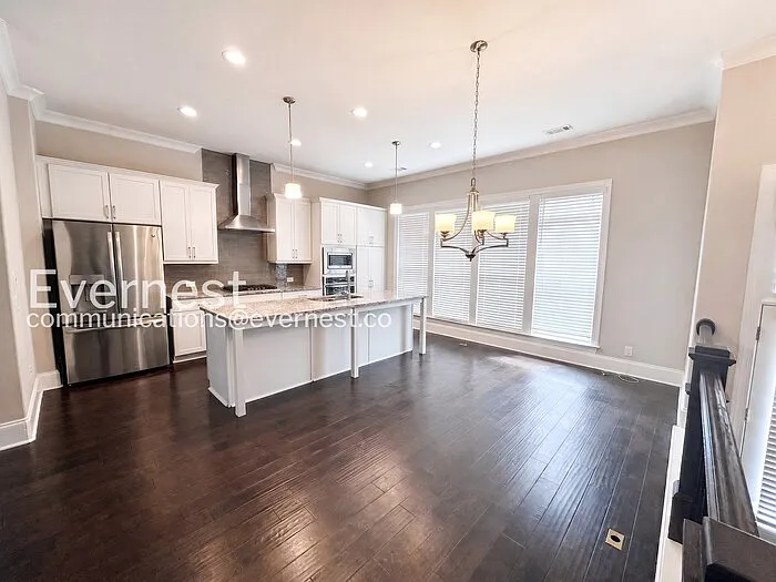 2140 Coventry Dr — Photo 4