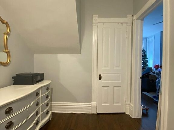 4th image of 1537 N North Park Ave #1