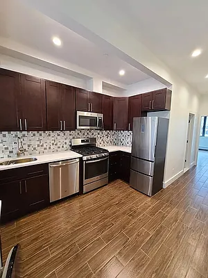 Rented by Bouklis Group | media 23