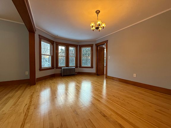 5th image of 58 Oxford St N Unit 2