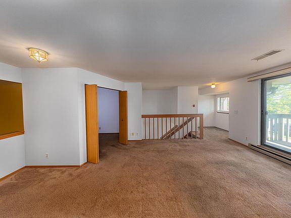 4th image of W176N9761 Rivercrest Dr