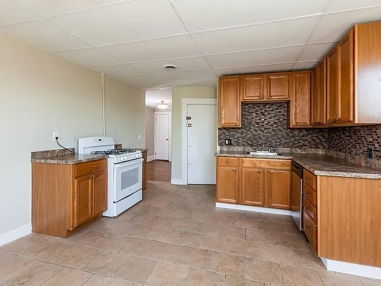 394 Riverway #12 — Photo 6