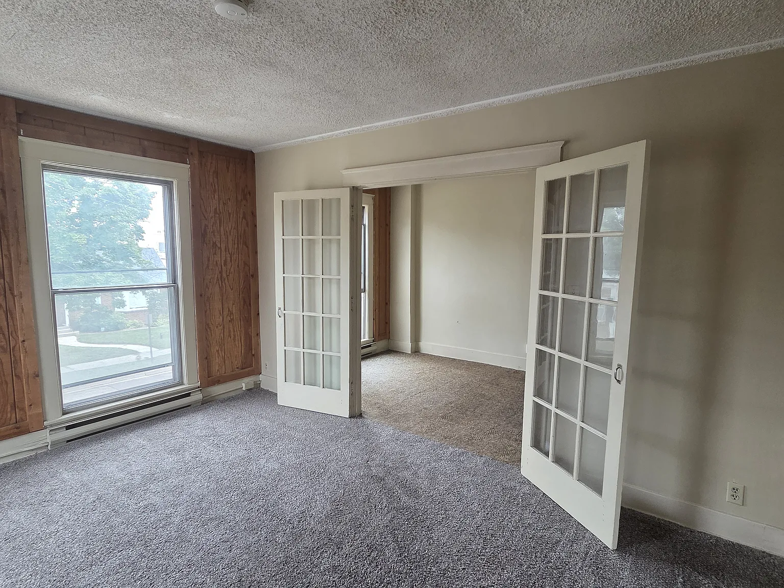 219 N Ball St — Photo 2