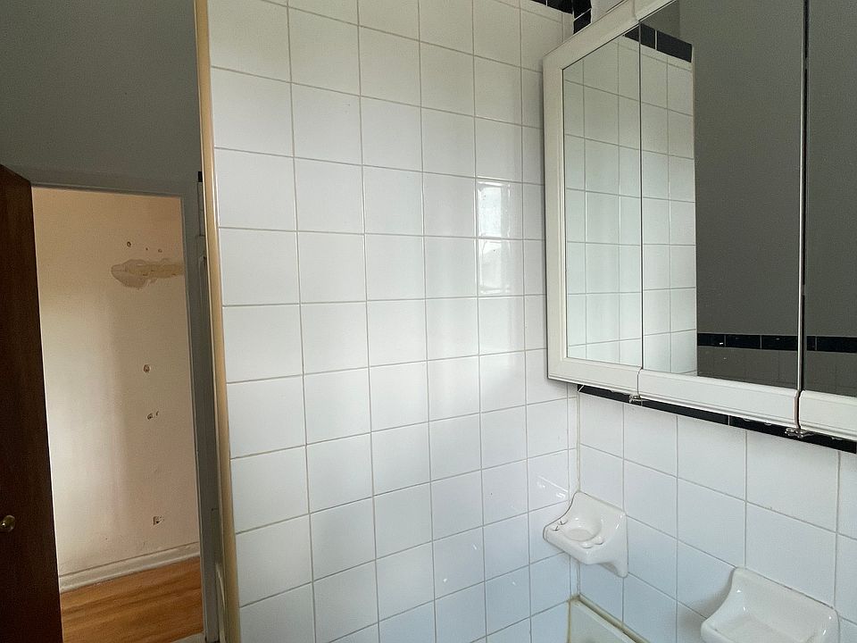2nd image of 2744 Johnson Ave APT 1