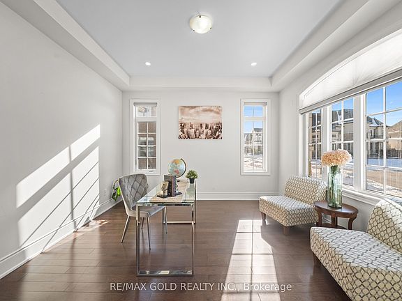 4th image of 8 Markey Ct