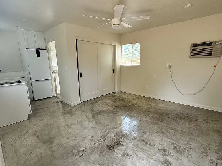 2718 N Greenfield — Photo 24