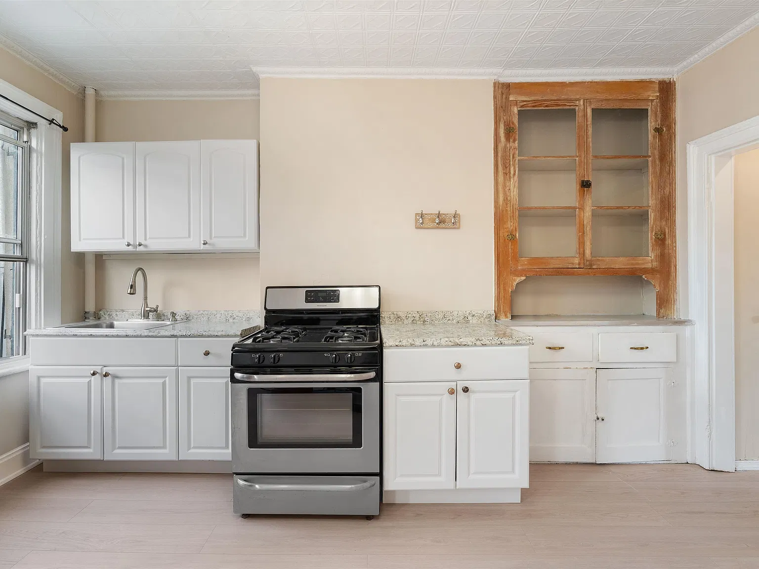 1 bed, 1.0 bath, 600 sqft, $2,500 — Photo 3